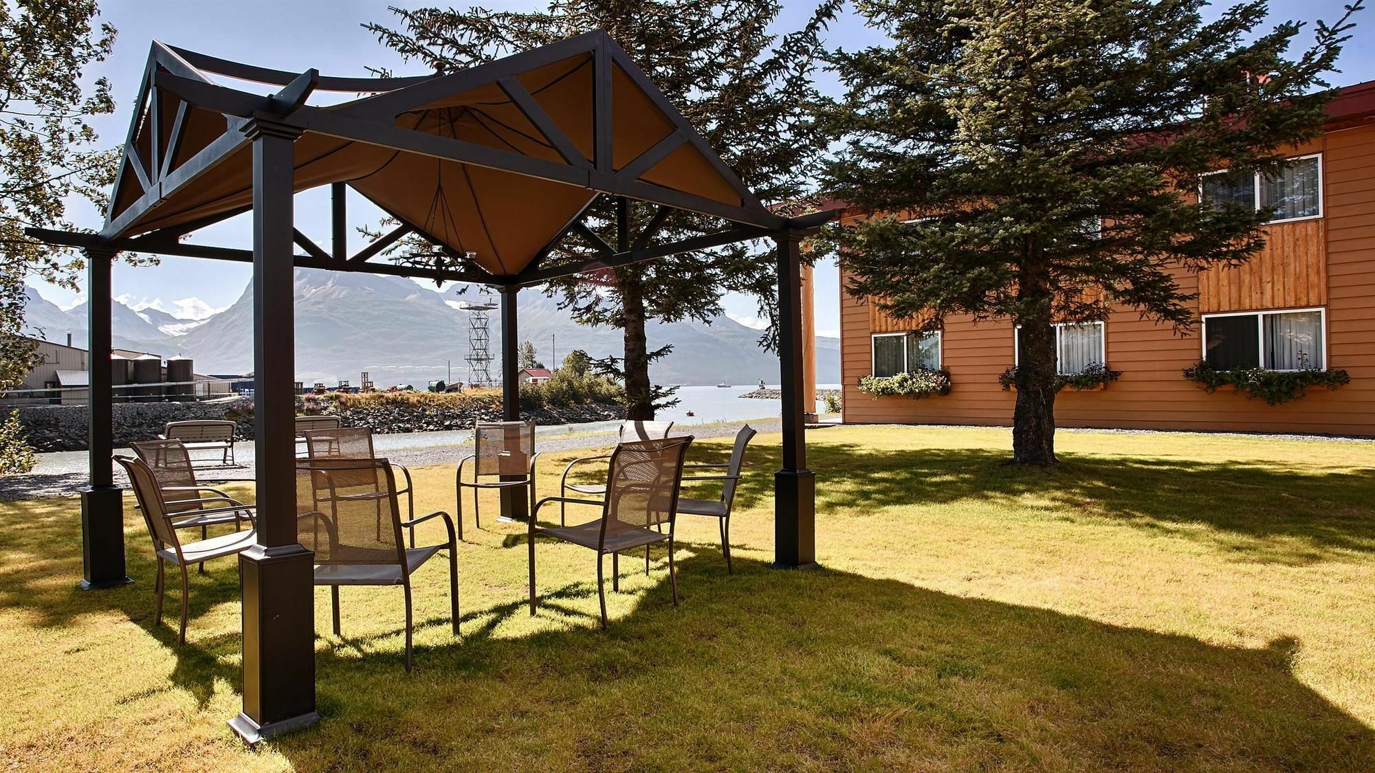 Best Western Valdez Harbor Inn Exterior photo